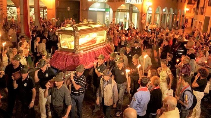 Tra danza, messa e musica, ancora festa nelle piazze di Omegna