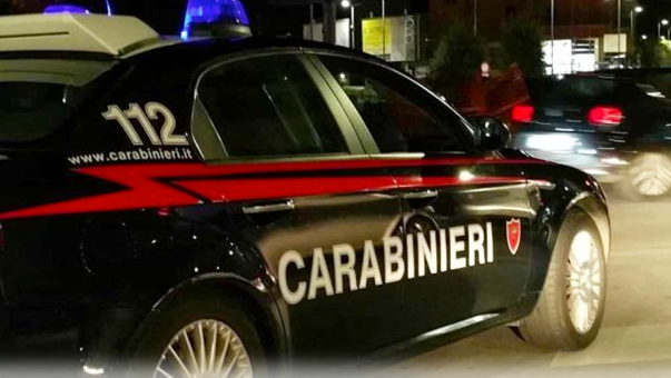 carabinieri auto notte velocita scritta destra