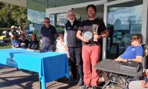 Nicola Prandoni con il Trofeo UILDM Telethon