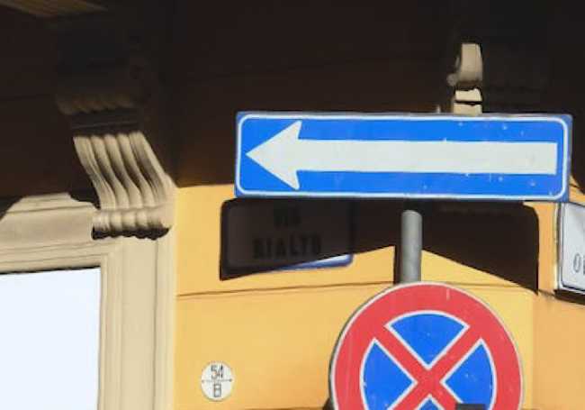 Senso unico cartello stradale