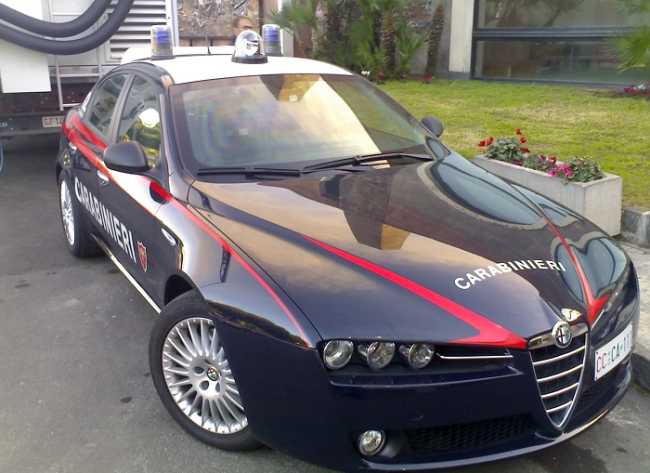 carabinieri macchina intera