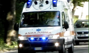 fretta strada giorno ambulanza