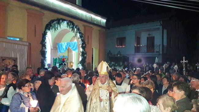 piana fornero processione 17 vescovo lumini 4