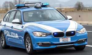 polizia auto station autosuperstrada