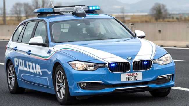 polizia auto station autosuperstrada