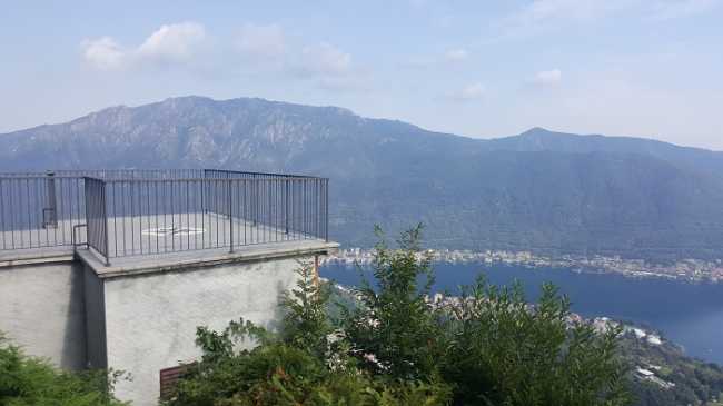 quarna sopra belvedere balcone lago