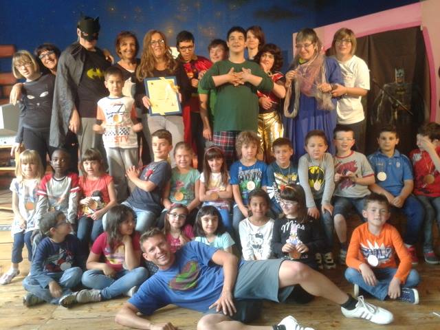 Gli artisti del centro diurno di Omegna e i bambini delle elementari di Armeno