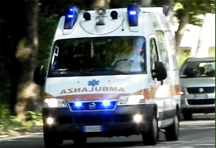 Sedicenne in Ospedale in codice rosso dopo incidente tra moto e auto