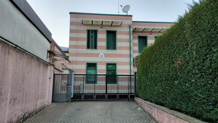 Auto irregolare, documenti in ordine. Denunciata la titolare di un'officina revisioni
