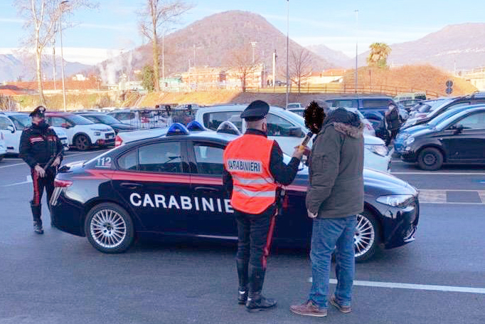A zig zag col monopattino e rifiuta il drug-test, denunciato 
