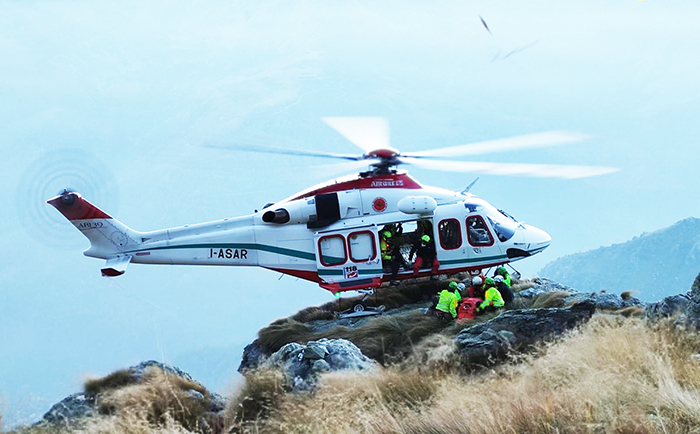 Due scalatori cusiani restano bloccati in ferrata, recuperati con l'elicottero