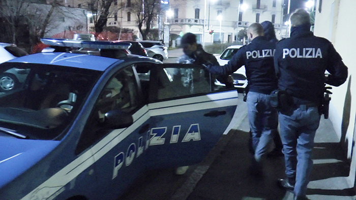 Aveva aggredito un uomo, locale vietato per un giovane omegnese 