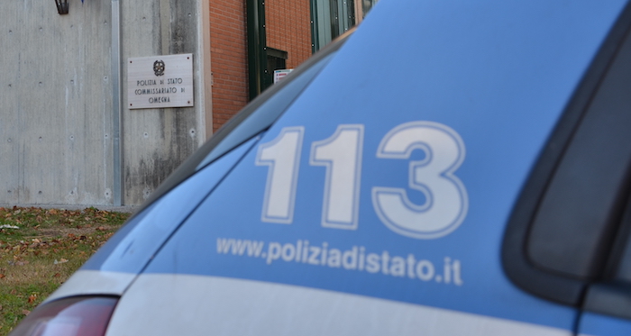  Danneggia tavoli e sedie in un bar con un taglierino di 10 cm. di lama: denunciato