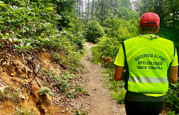Donna dispersa nei boschi sopra il Santuario dei Getsemani