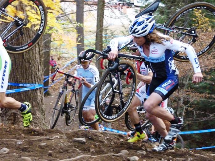 A Maglione podi dei ciclocrossisti cusiani