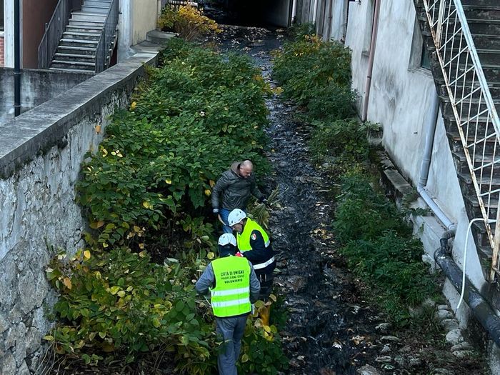 La Protezione Civile di Omegna ha ripulito il rio San Rocco