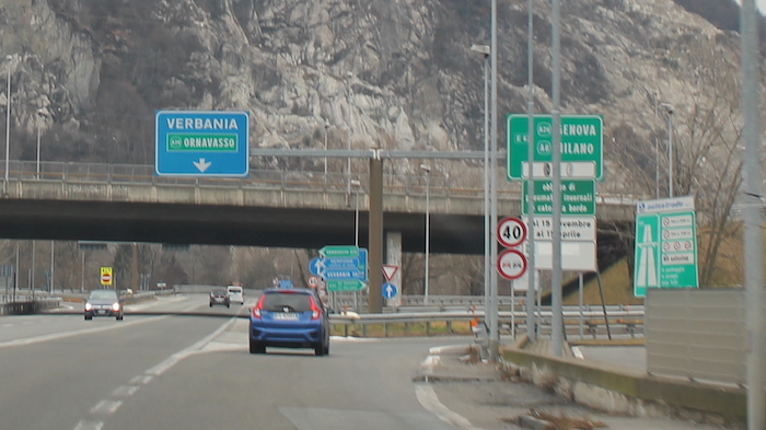 Lavori al viadotto, un mese di senso unico alternato notturno sulla statale