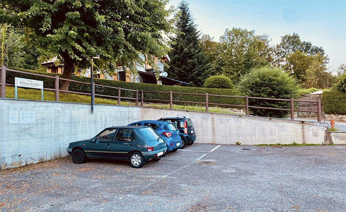 Nuovo look per l’area verde del parcheggio “Bialetti” di Montebuglio