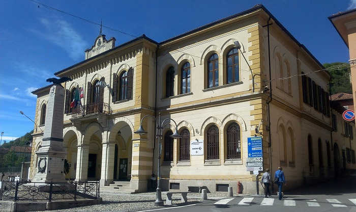 Ritrovata dinamite nel fondo di una cassaforte nel municipio di Armeno