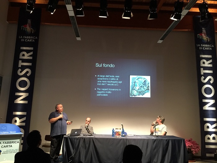 Il Cusiano Daniele Bottoni alla "Fabbrica di carta" ha presentato il suo libro