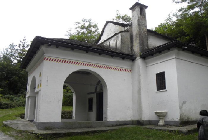 Rubata la statua della Madonna della Neve nella chiesetta del Ponte Antico