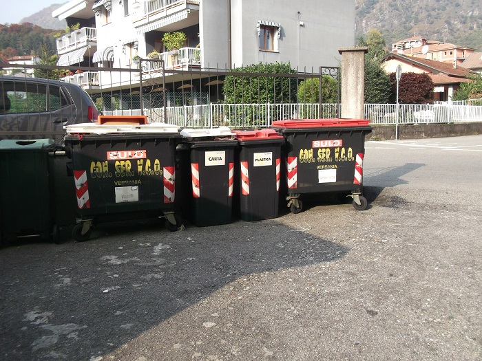 Da "Omegna, si cambia!" aspre critiche sulla sostituzione dei contenitori per la raccolta differenziata