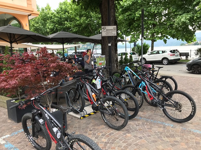 In piazza Salera ad Omegna la colonnina e-bike