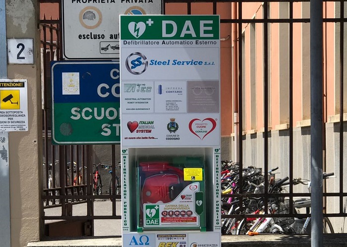 Cinque nuovi defibrillatori ad Omegna frutto della campagna "Cuore in Comune"