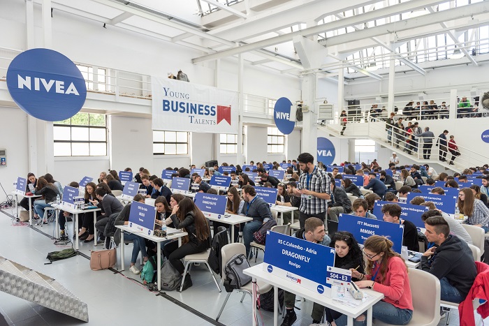 Diciotto studenti dello "Spinelli" di Omegna impegnati nello Young Business Talent