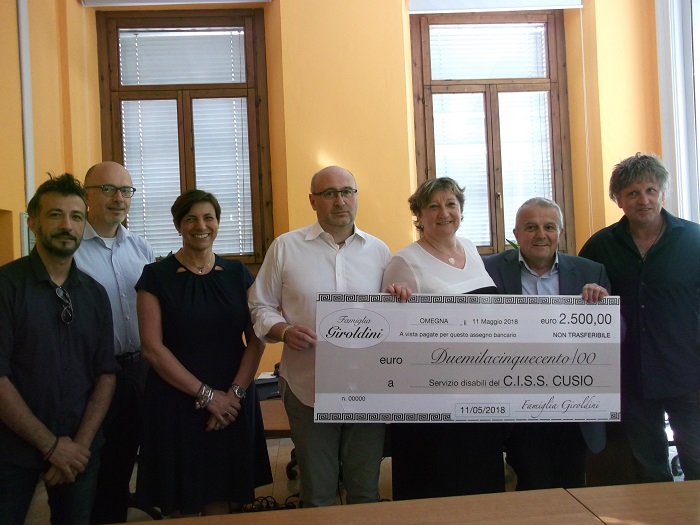 Lo spettacolo "Marta... fiore di maggio" dona 2.500 euro al C.I.S.S. Cusio