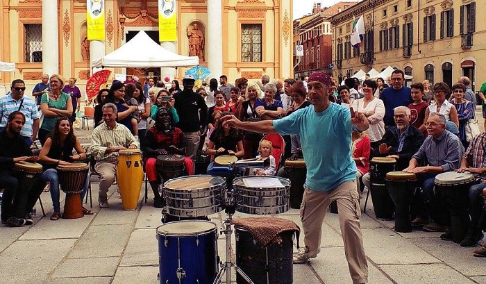 Il Drum Circle ad Omegna: laboratorio di percussioni domenica 17 dicembre
