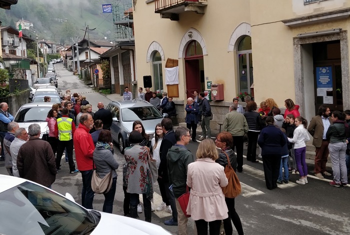 Anche Luzzogno ha la sua biblioteca. Inaugurazione alla presenza di Pino Boero