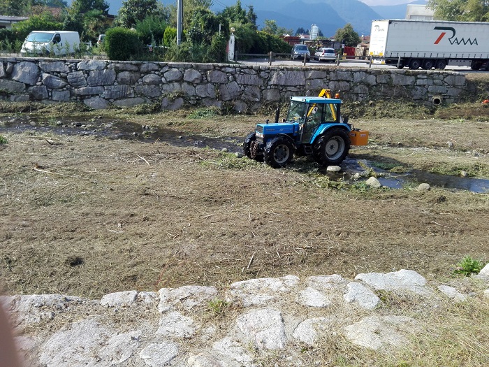 Pulizia della parte terminale del torrente Pescone a Pettenasco