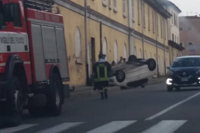 Venerdì nero in via IV Novembre a Crusinallo. Due incidenti senza conseguenze