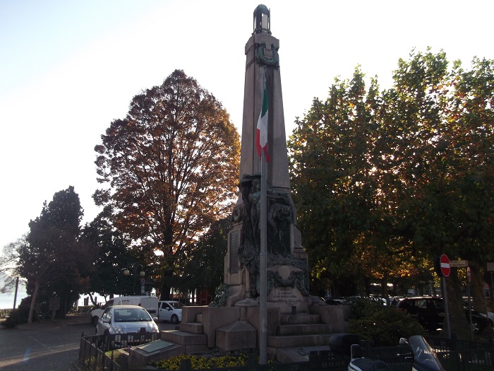 Niente bivacchi ma anche divieto di arrampicarsi sui monumenti per gli omegnesi