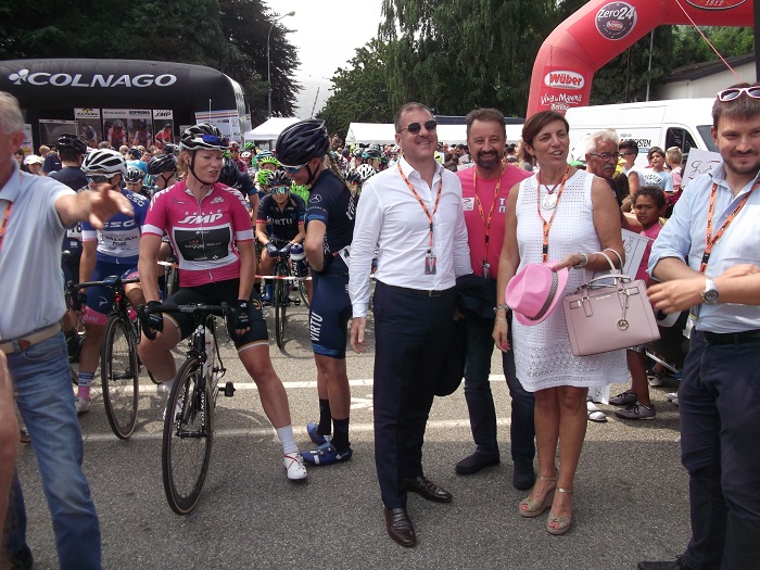 Il Giro Rosa non crea disagi ad Omegna ma tanto entusiasmo 