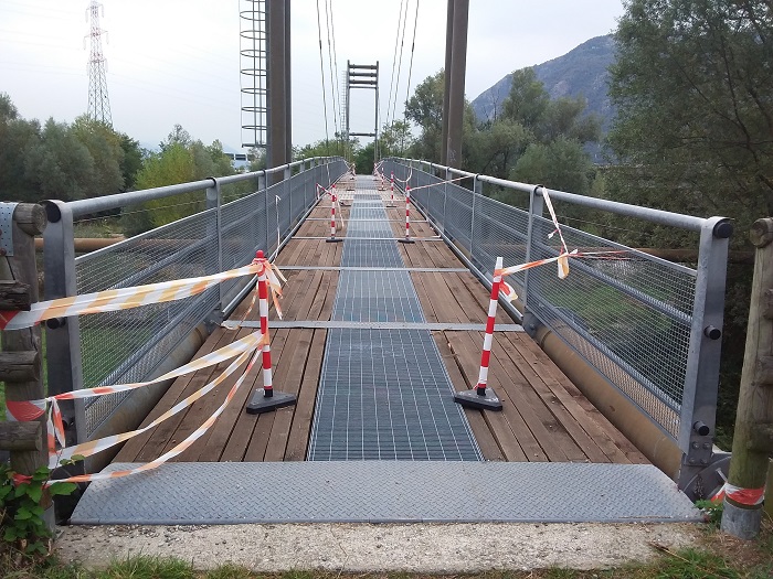 Gravellona, ancora polemiche sulla manutenzione della passerella sullo Strona