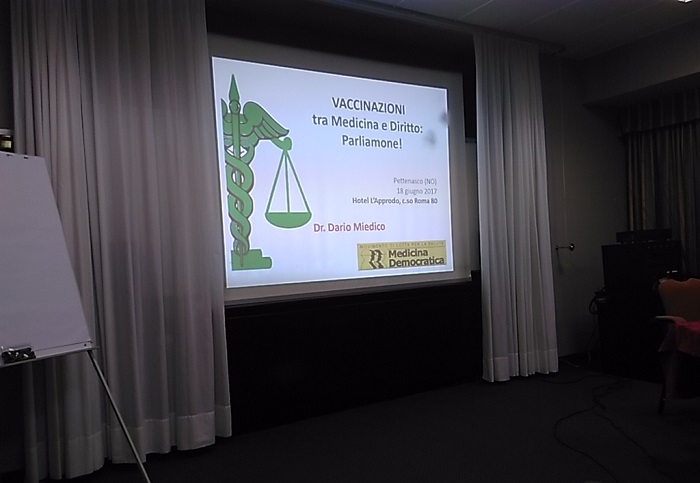 Trecento persone all’incontro organizzato sui vaccini a Pettenasco. Video