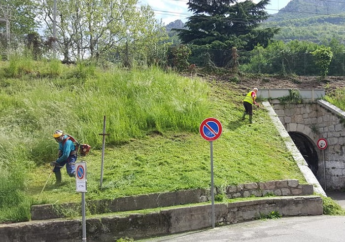 Giornata di pulizie alla Madonna del Popolo di Omegna grazie ai volontari 