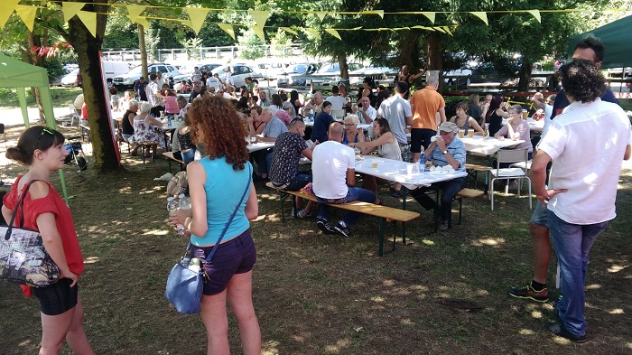 Tante persone alla seconda edizione di "4 calci in compagnia". Foto