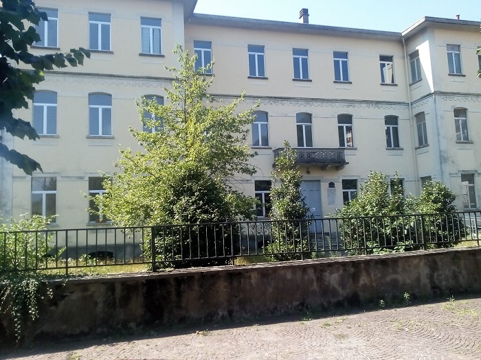 Da "Omegna si Cambia!" richiesta di chiarimenti sulle ex scuole di Crusinallo