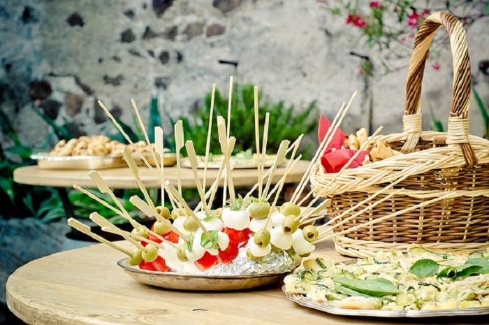 Enogastronomia e concorso canoro nella stagione estiva di Gravellona Toce