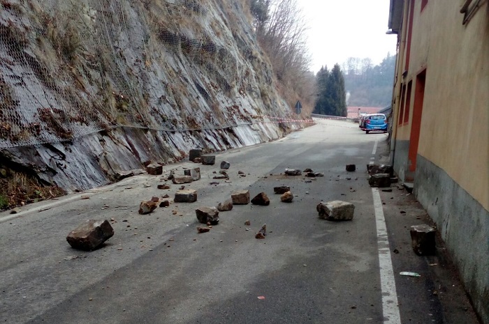 Riaperta a Bagnella la via Erbera dopo lo smottamento di martedì