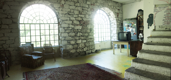 mastronauta yellow room