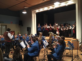 le due bande suonano inno nazionale270