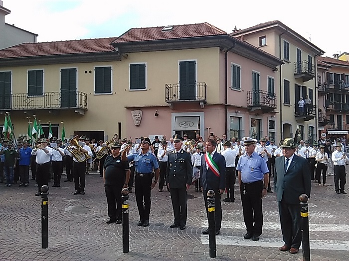 Sfilata della Fanfara Valle Elvo: il tricolore riempie la festa di San Vito. Foto