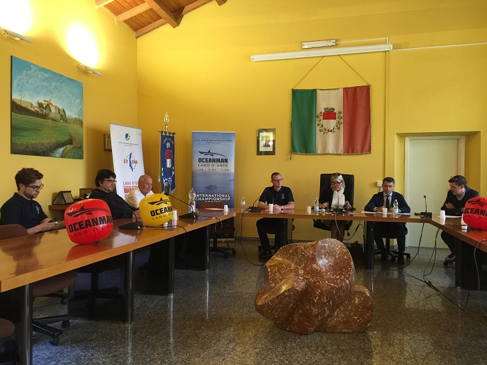 Più di 800 atleti iscritti alla terza edizione di Oceanman. Videointervista