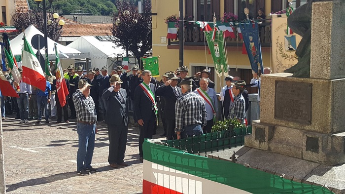 Doppi festeggiamenti a Quarna Sopra con le penne nere. Fotogallery