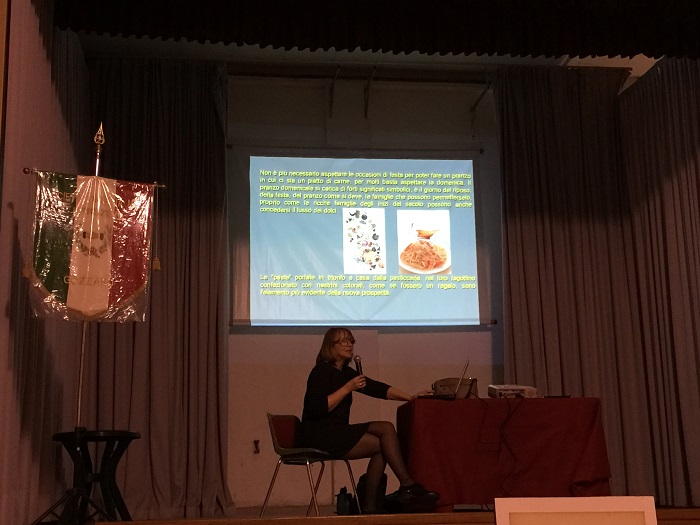 L' alimentazione del secolo scorso con la mostra “Fame di lavoro, storie di gastronomie operaie”. Video intervista