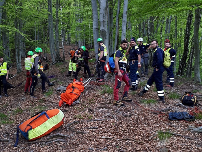 Sulle alture di Quarna simulazione di ricerca persone disperse con Soccorso Alpino e Protezione Civile. Fotogallery